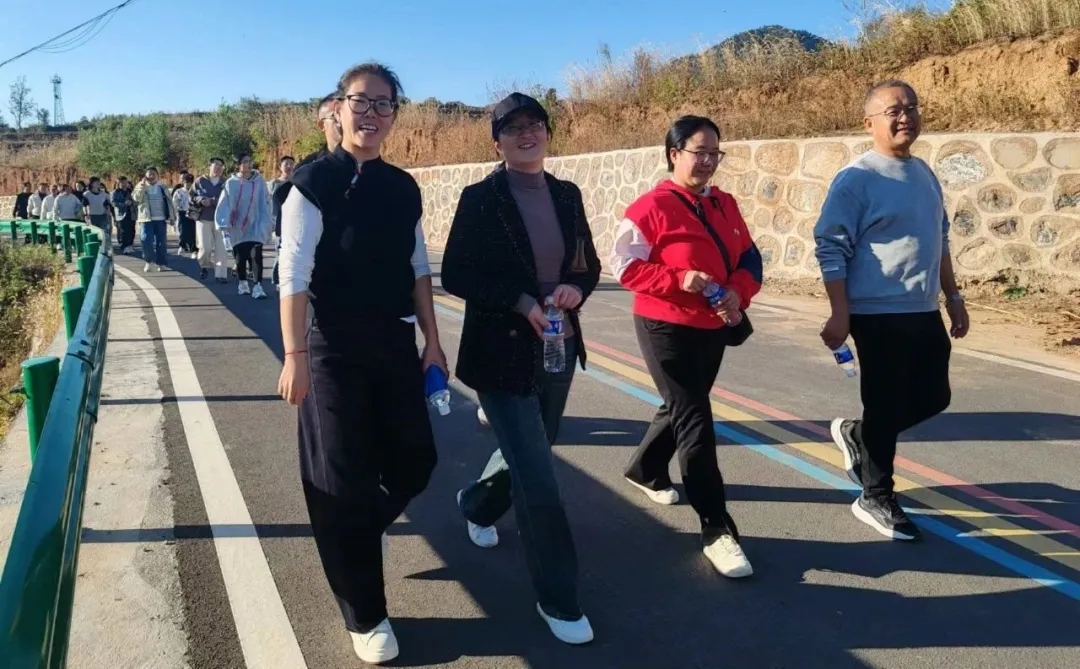 晉城鳳華學(xué)校2024年秋季教職工徒步