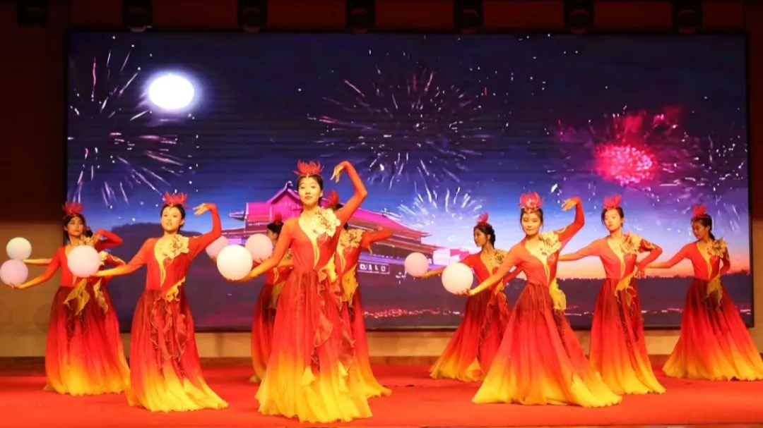 時(shí)光恰好 初秋相見(jiàn) | 晉城鳳華學(xué)校慶祝第40個(gè)教師節(jié)暨迎新晚會(huì)